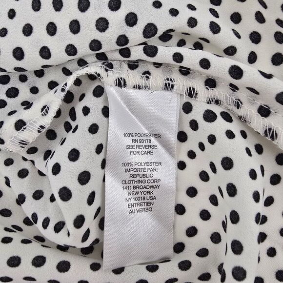 T Tahari Long Sleeve Button-Up Ivory-Black Scalloped Dot Size S NWT - Picture 3 of 4